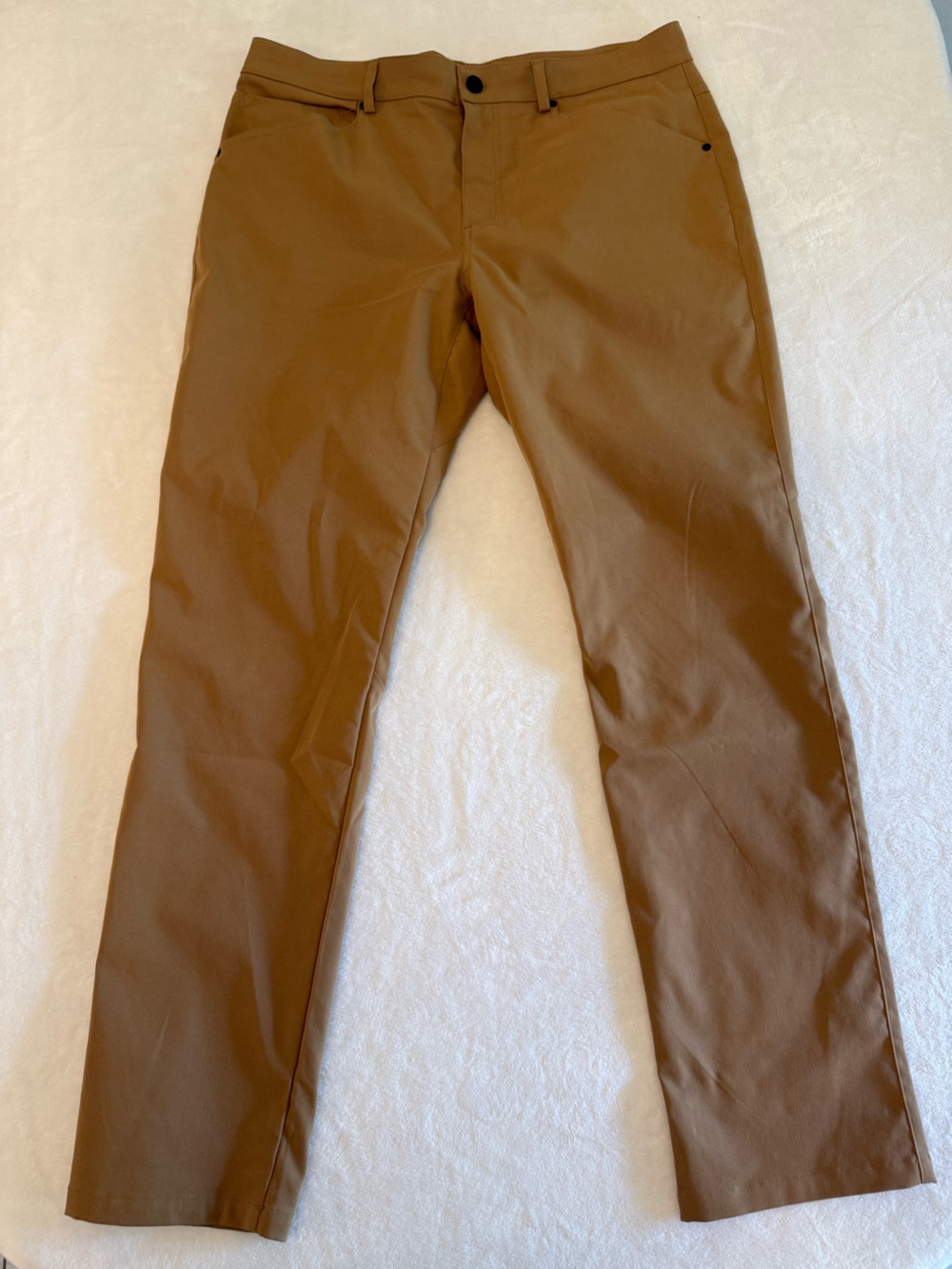 Men's Classic Chino Pants in Brown